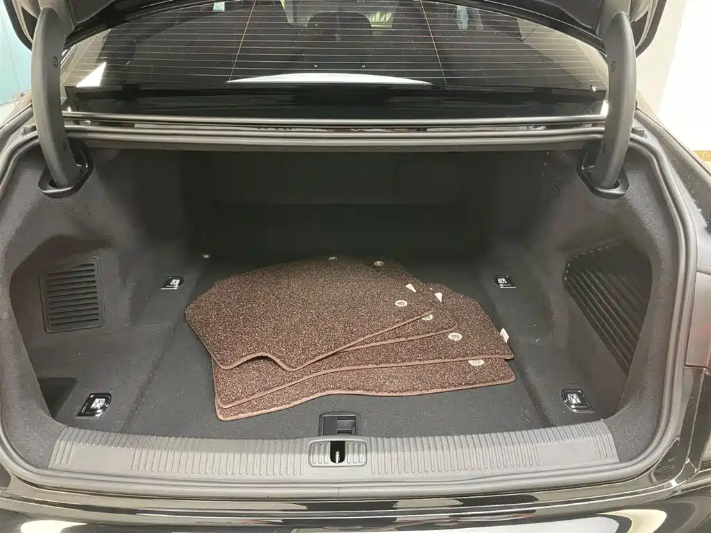 Audi A8 2022 A8L 55 TFSI quattro Luxury Collector's Edition фото 29