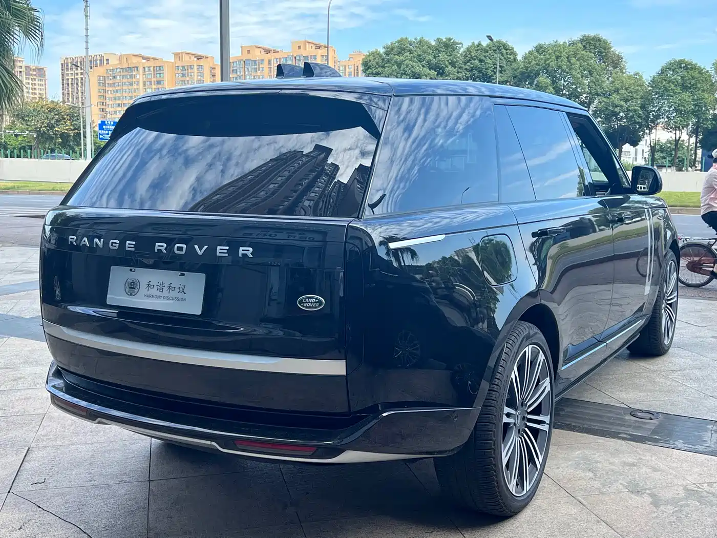 Land Rover Range Rover 2025 3.0 L6 400PS Genesis Extended Wheelbase фото 12
