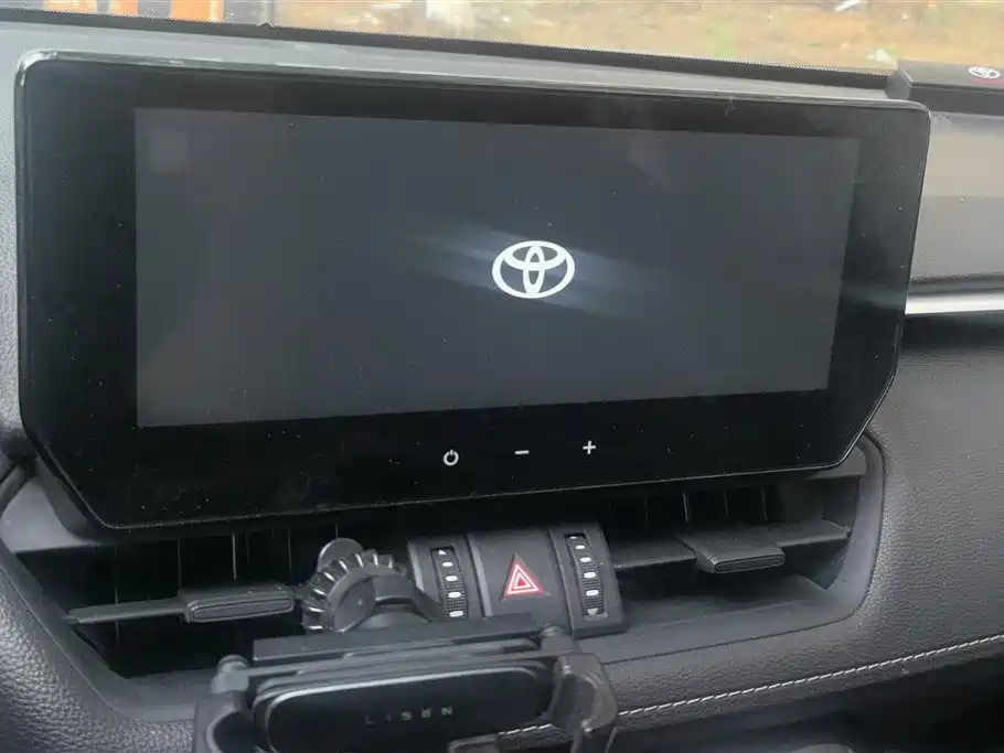 Toyota RAV4 Rongfang 2023 2.0L CVT 2WD Urban Edition фото 13