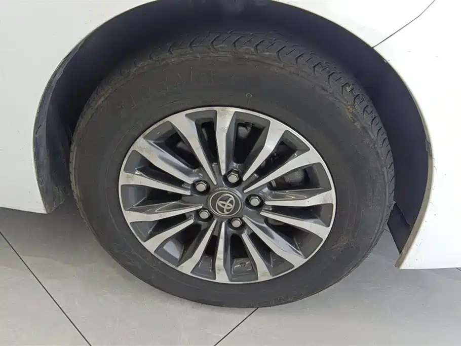 Toyota Corolla 2017 Facelift 1.2T S-CVT GL-i фото 6