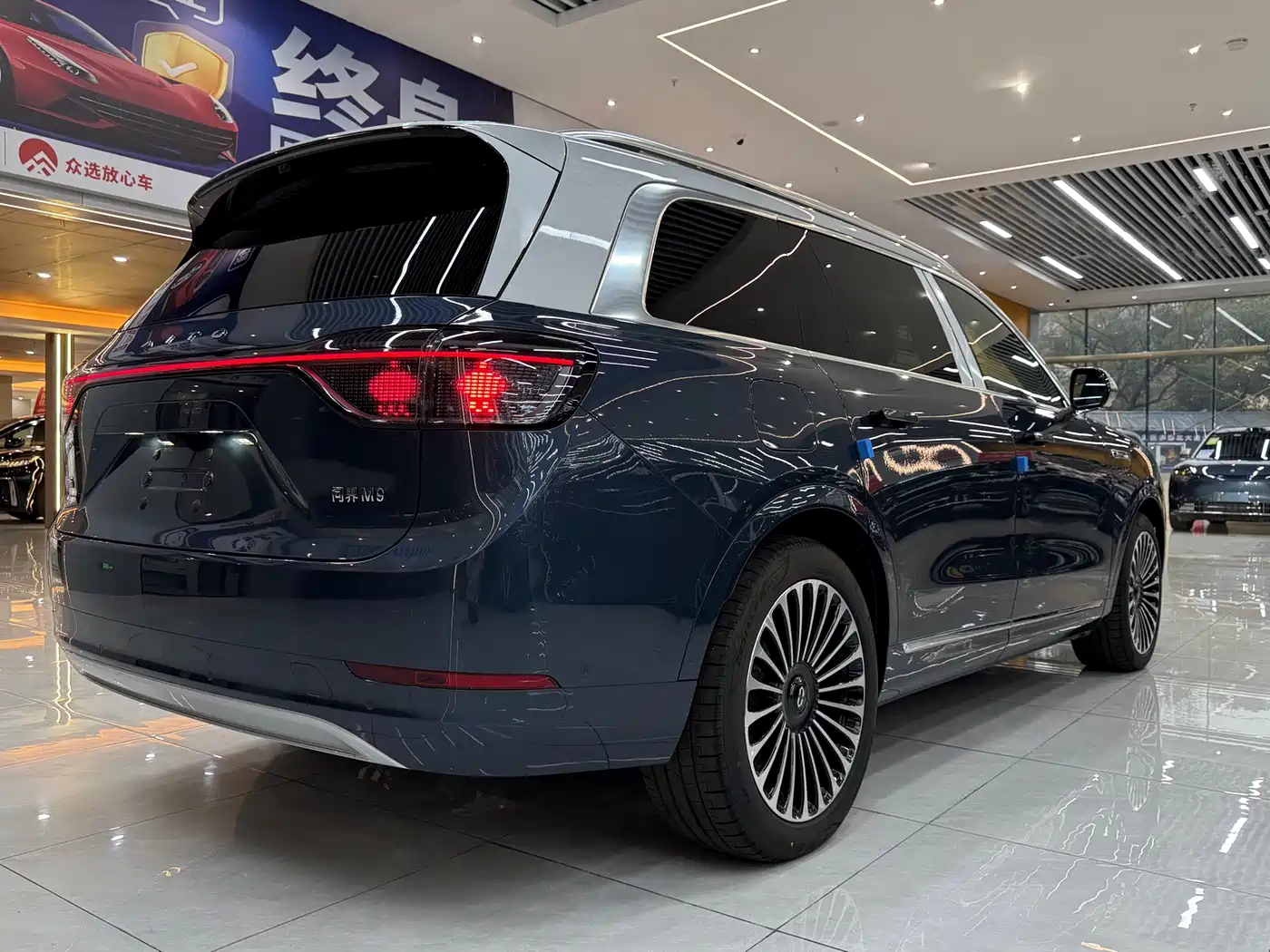 AITO Wenjie AITO M9 2024 Range Extender Ultra 52kWh 6-seater фото 11
