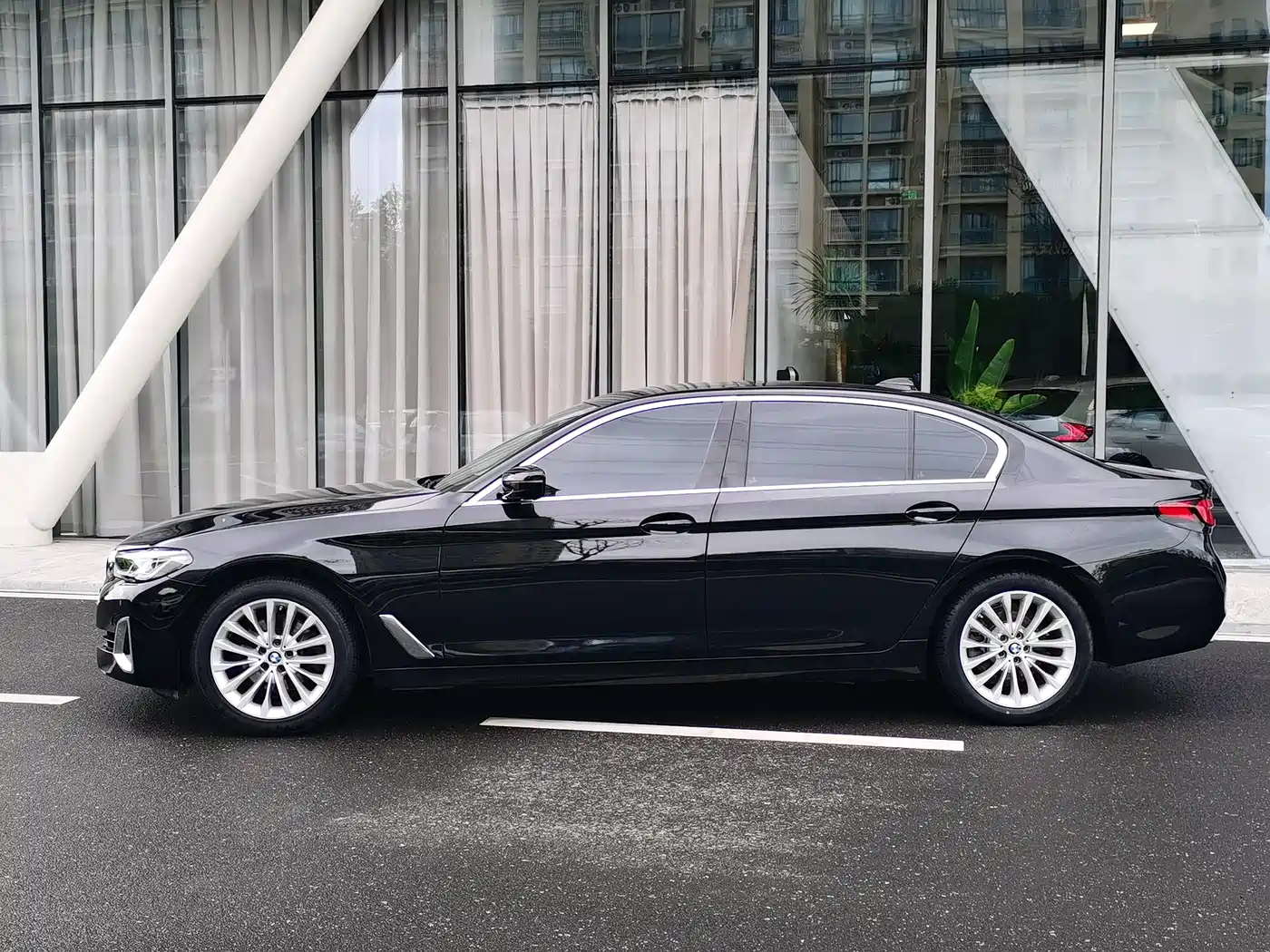 BMW 5 Series 2021 525Li Luxury Package фото 3