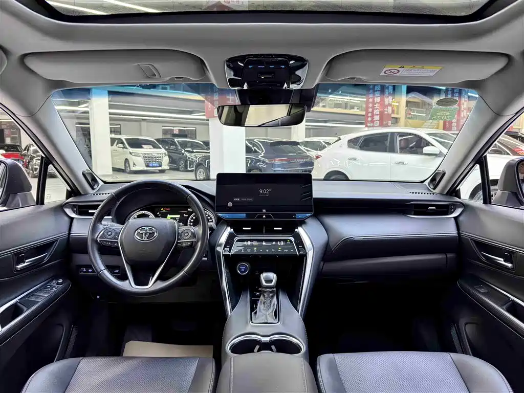 Toyota Venza 2022 Dual Engine 2.5L CVT 2WD Premium фото 8