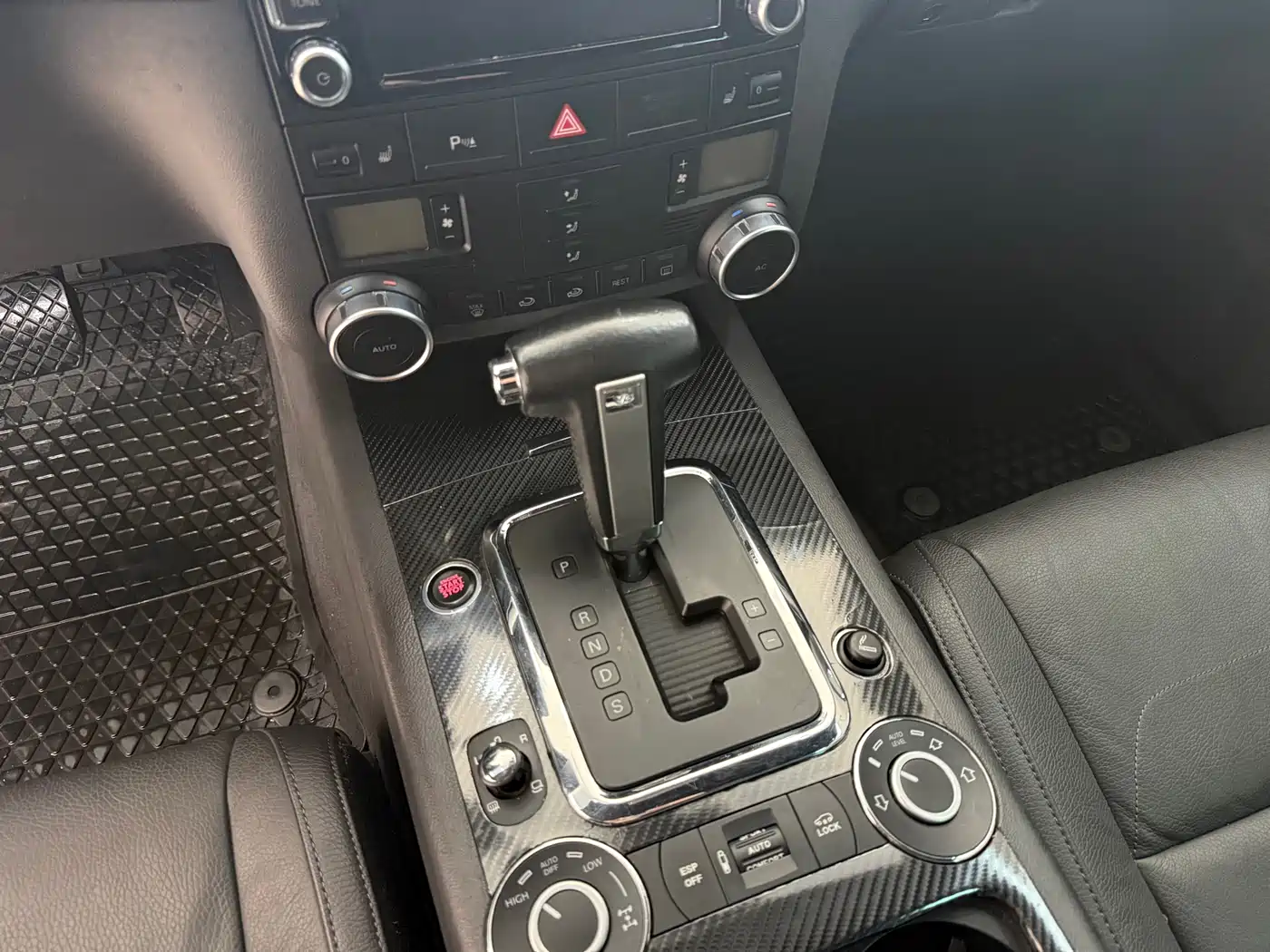 Volkswagen Touareg 2010 3.6 Limited Top Edition фото 6