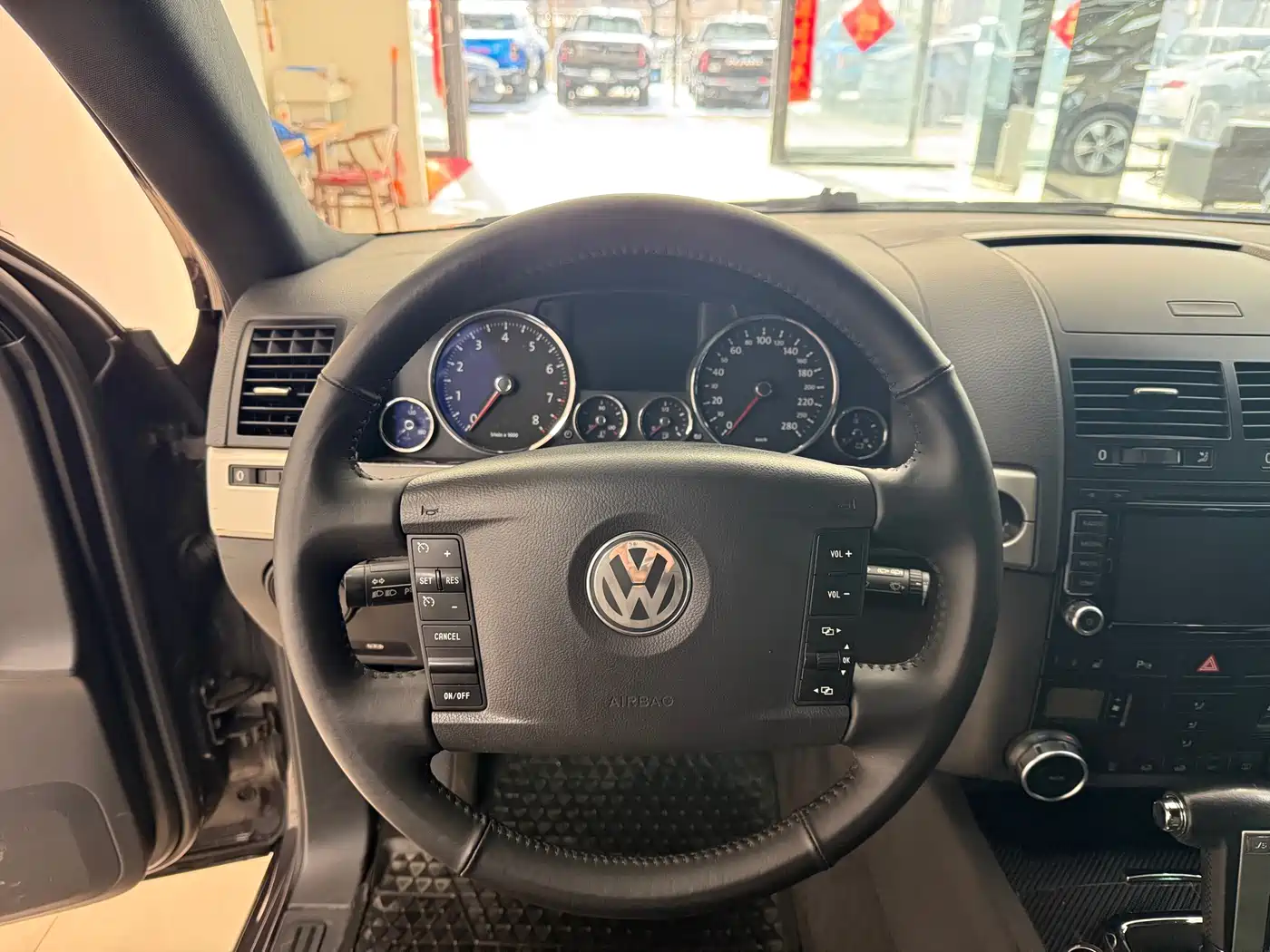 Volkswagen Touareg 2010 3.6 Limited Top Edition фото 7