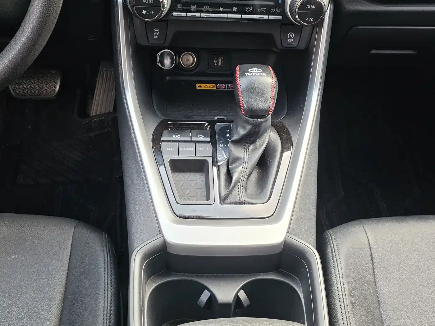 Фото 4 - Toyota RAV4