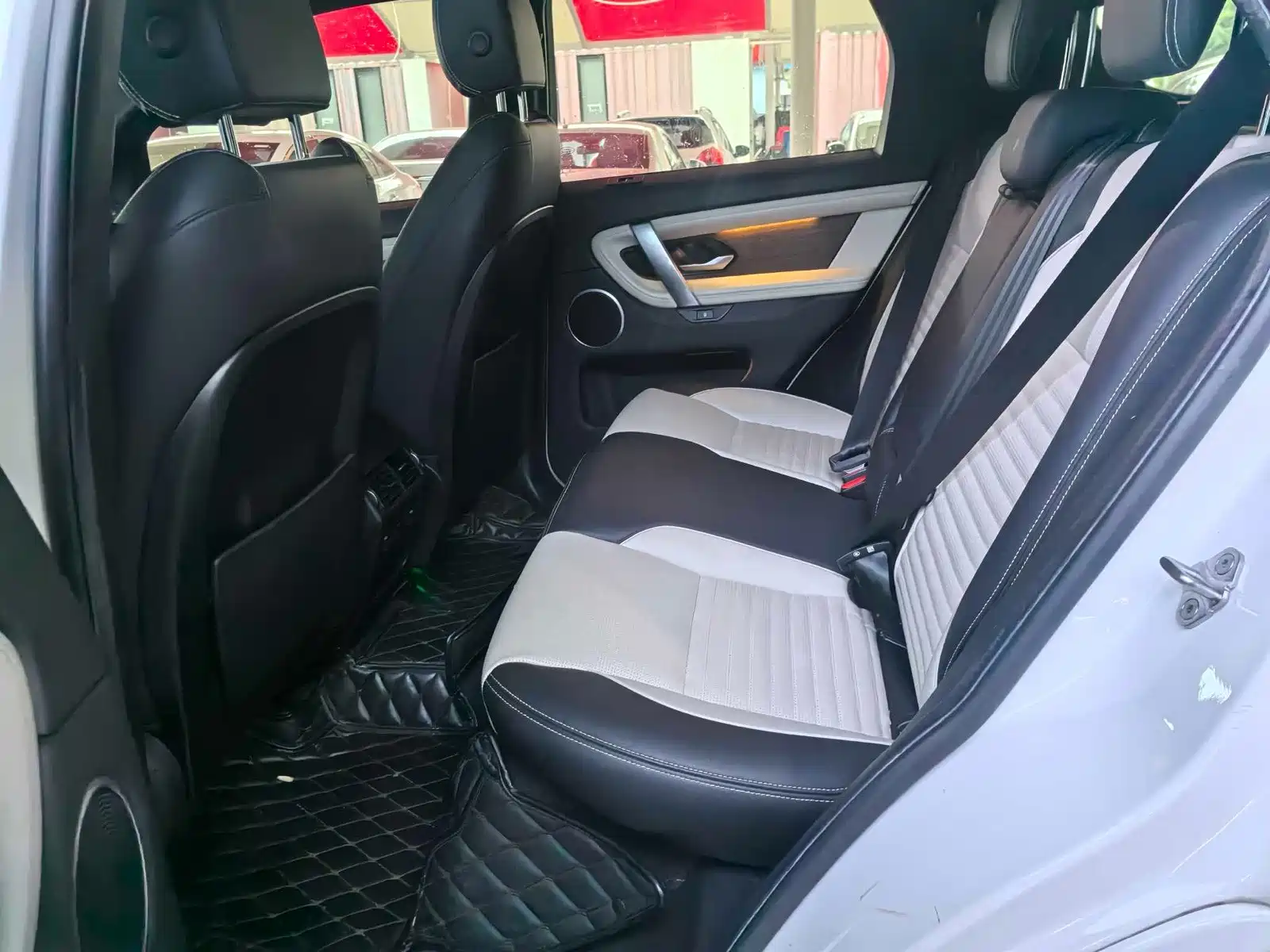 Photo 6 - Land Rover Discovery Sport PHEV