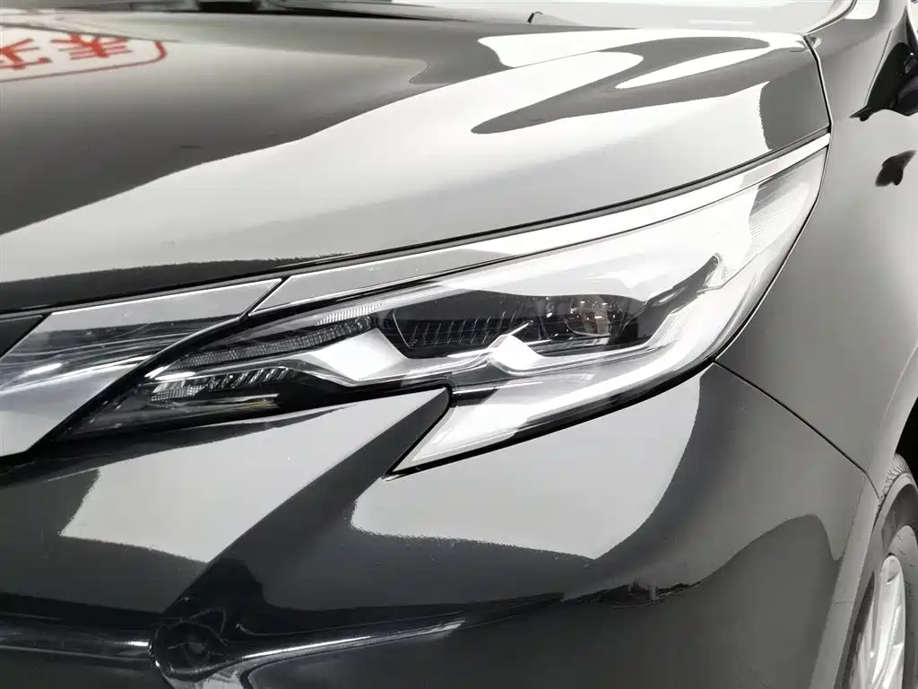 Toyota Sienna 2023 2.5L Hybrid Comfort Edition фото 7