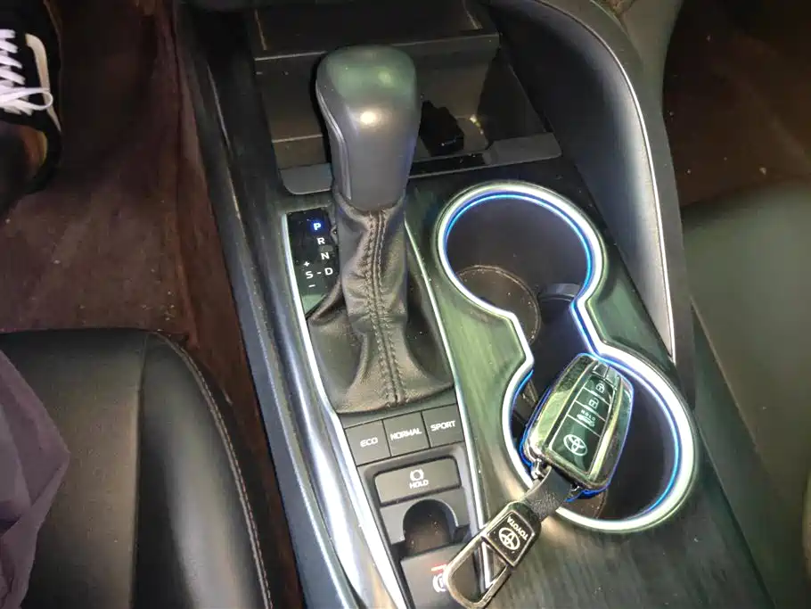 Toyota Camry 2021 2.5G Luxury Edition фото 16