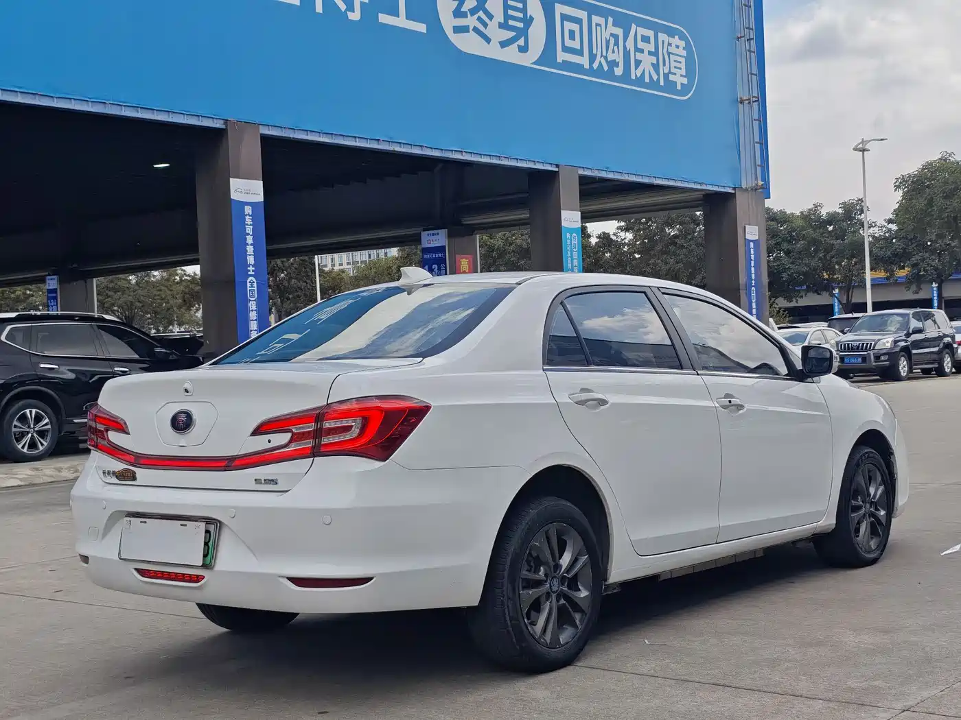 BYD Qin New Energy 2017 1.5T Premium Model фото 6