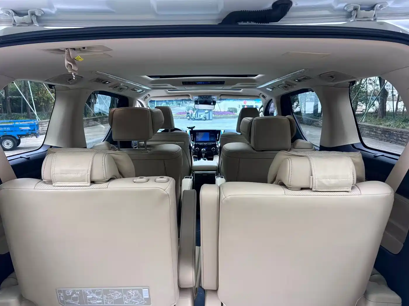 Toyota Alphard 2021 Hybrid 2.5L Luxury фото 18