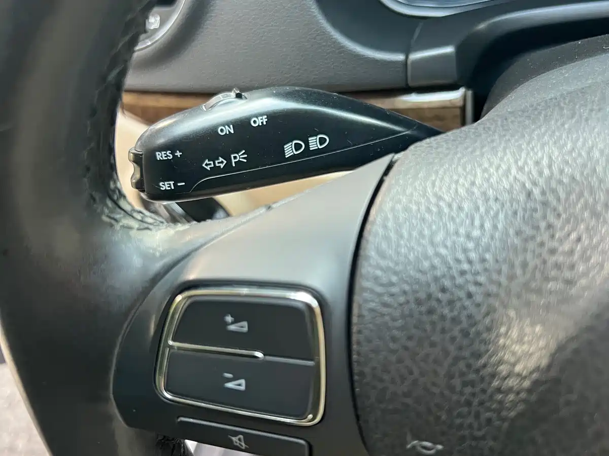 Volkswagen Lavida 2011 1.6L Automatic Pinxuan Edition фото 17