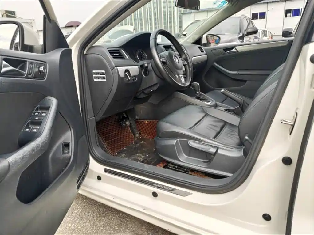 Volkswagen Sagitar 2014 1.4TSI Automatic Luxury фото 8