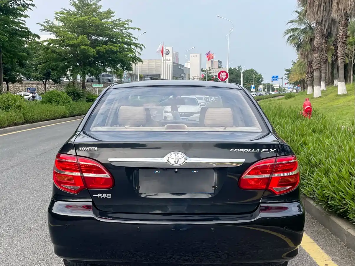 Toyota Corolla 2013 1.6L Automatic Luxury фото 5