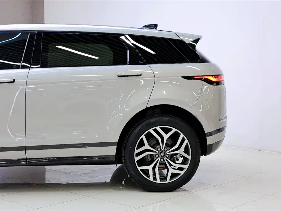 Land Rover Range Rover Evoque 2023 Range Rover Evoque L 249PS Luxury Edition фото 4