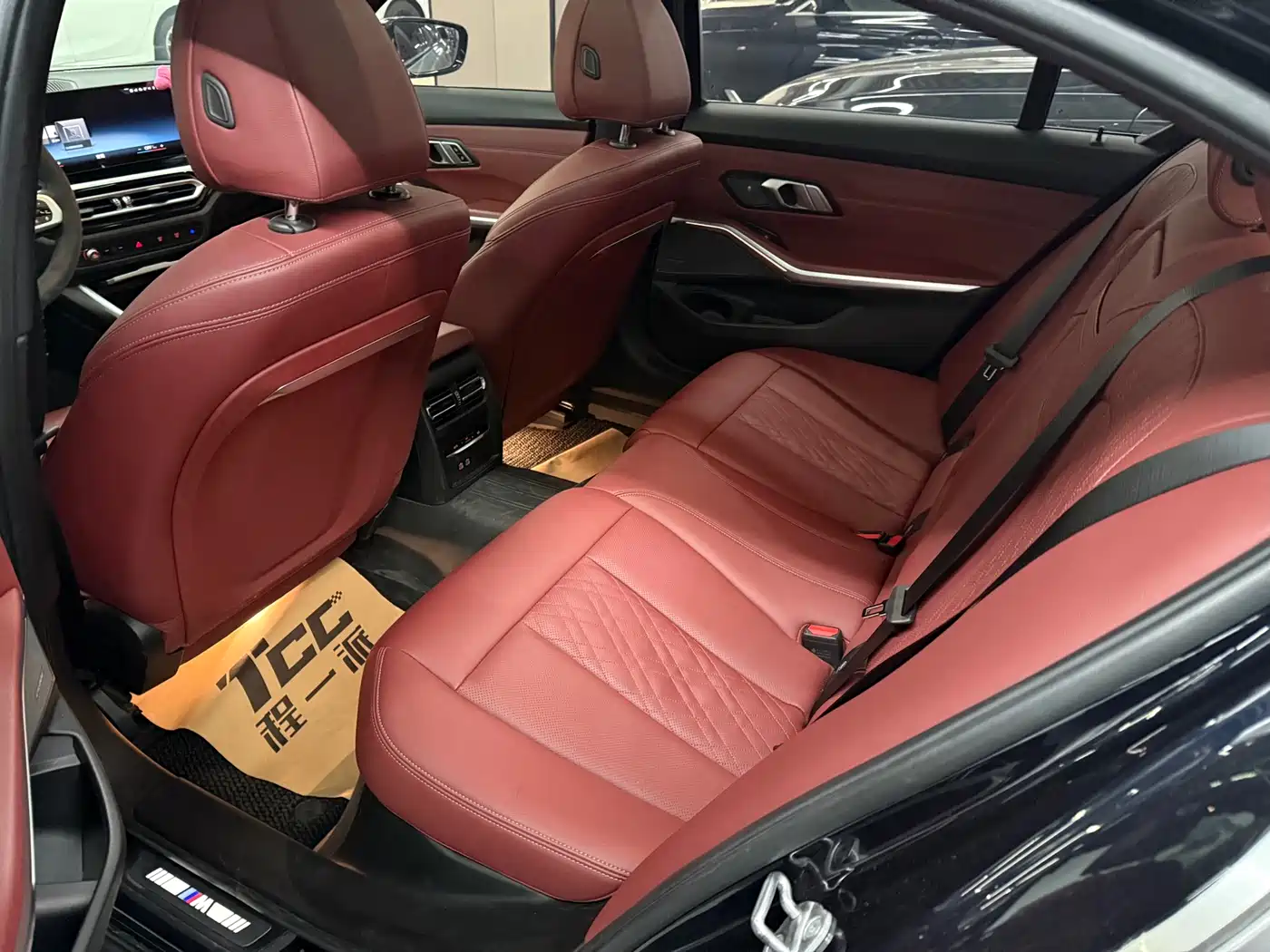 BMW 3 Series 2023 330Li M Sport Dark Night Package фото 10