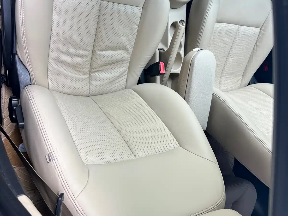 Volkswagen Lavida 2011 1.6L Automatic Pinxuan Edition фото 16
