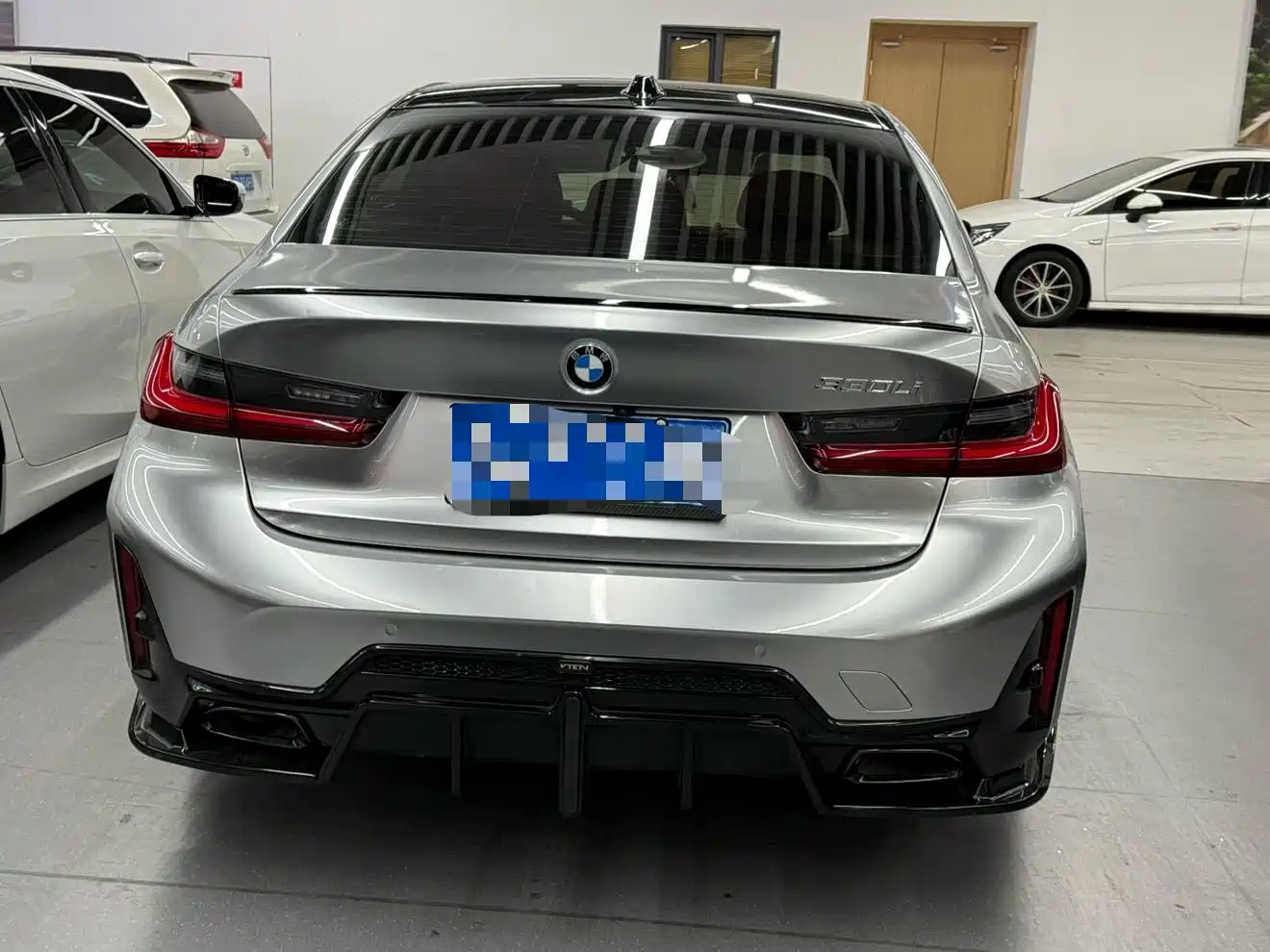 BMW 3 Series 2023 330Li M Sport Dark Night Package фото 17