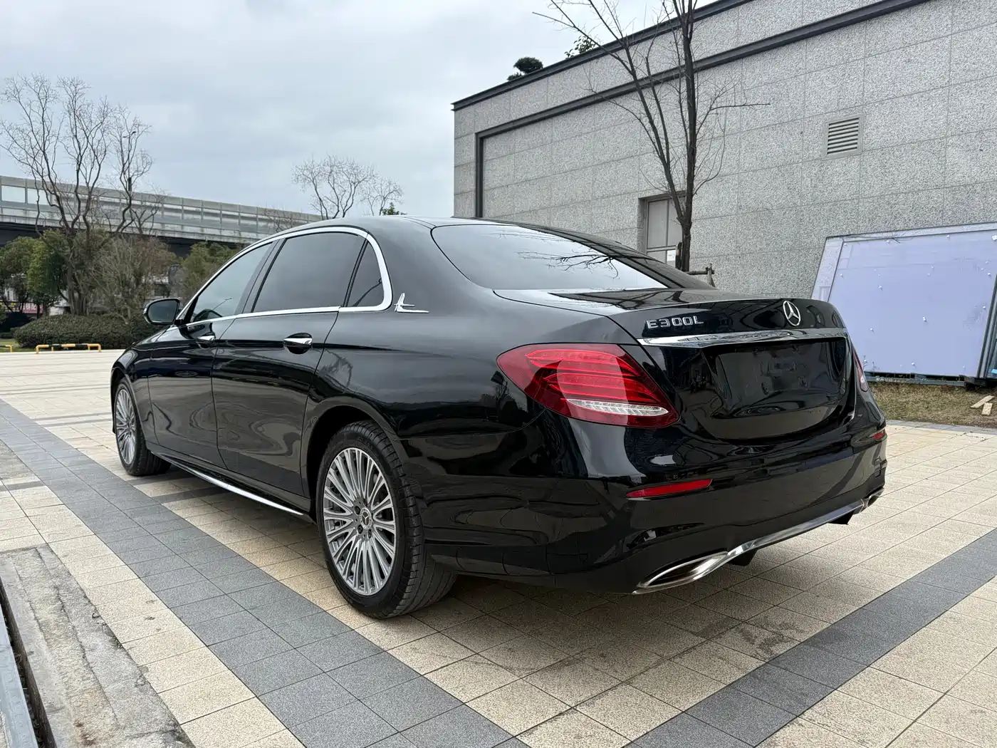 Mercedes-Benz E-Class 2019 E 300 L Fashion фото 16