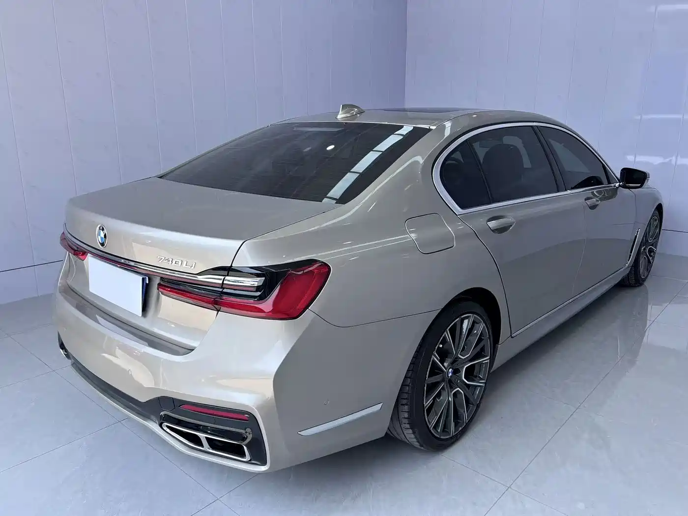 BMW 7 Series 2016 740Li Leading Edition фото 5