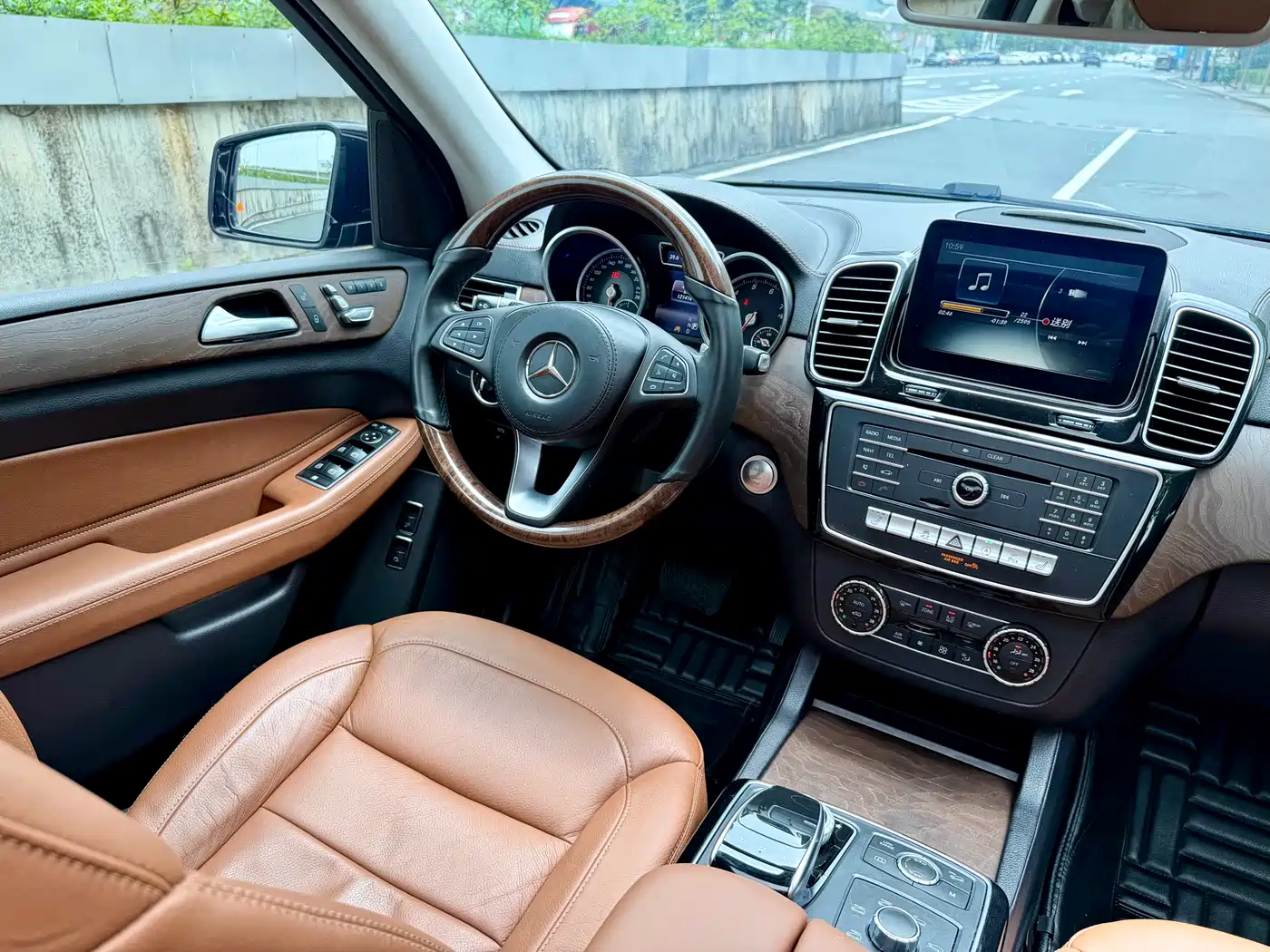 Mercedes-Benz GLS 2016 GLS 400 4MATIC Luxury фото 25