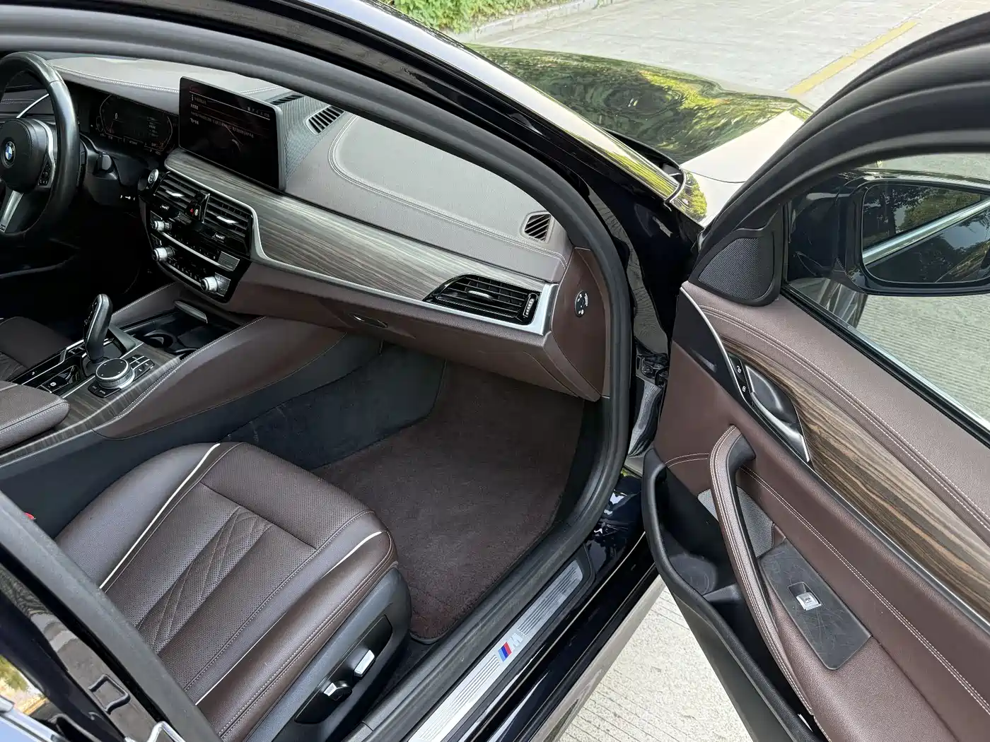 BMW 5 Series 2022 530Li Leading M Sport Package фото 9