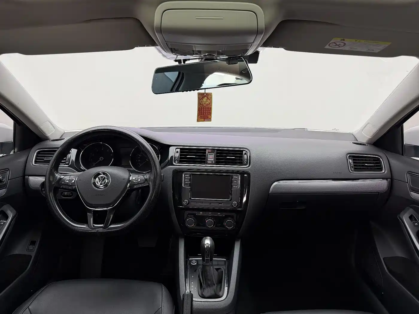 Volkswagen Sagitar 2018 1.6L Automatic Comfort фото 6