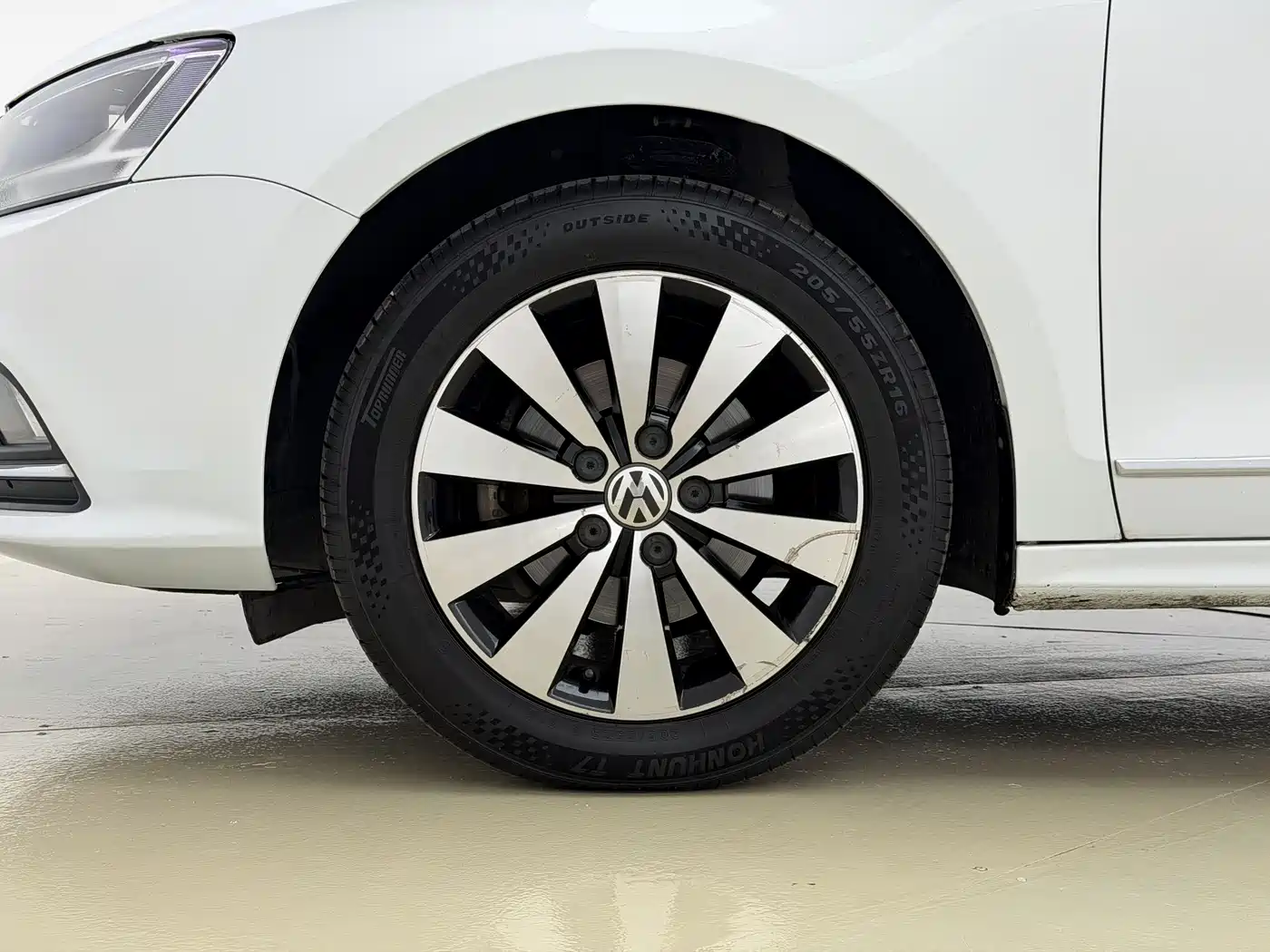 Volkswagen Sagitar 2018 1.6L Automatic Comfort фото 11