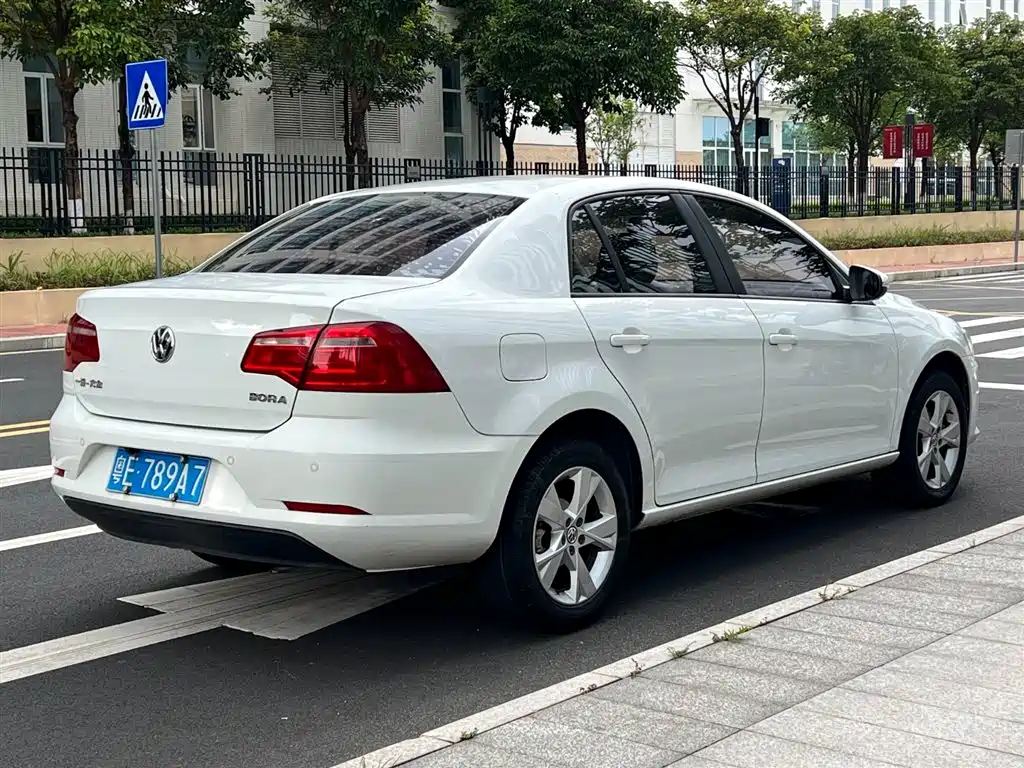 Volkswagen Bora 2015 Quality Edition 1.6L Automatic Fashion фото 2