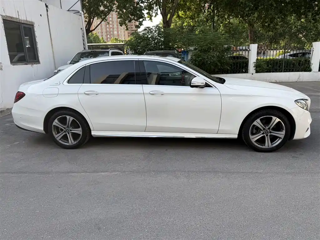 Mercedes-Benz E-Class 2018 E 200 L Sport фото 6
