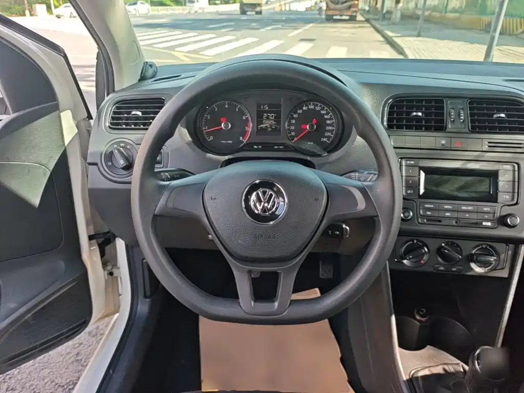 Volkswagen Polo 2015 2016 1.4L Manual Trend