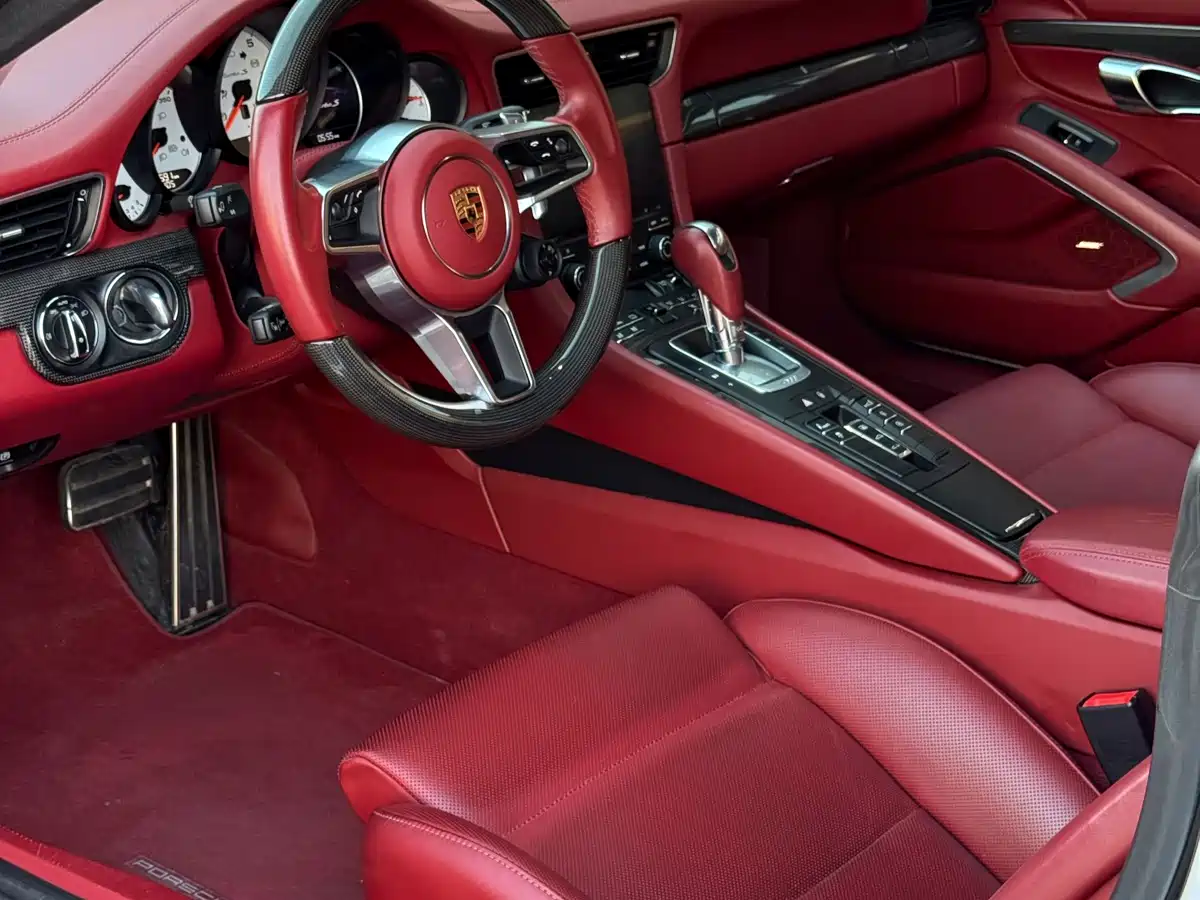 Porsche 911 2016 Turbo S 3.8T фото 6