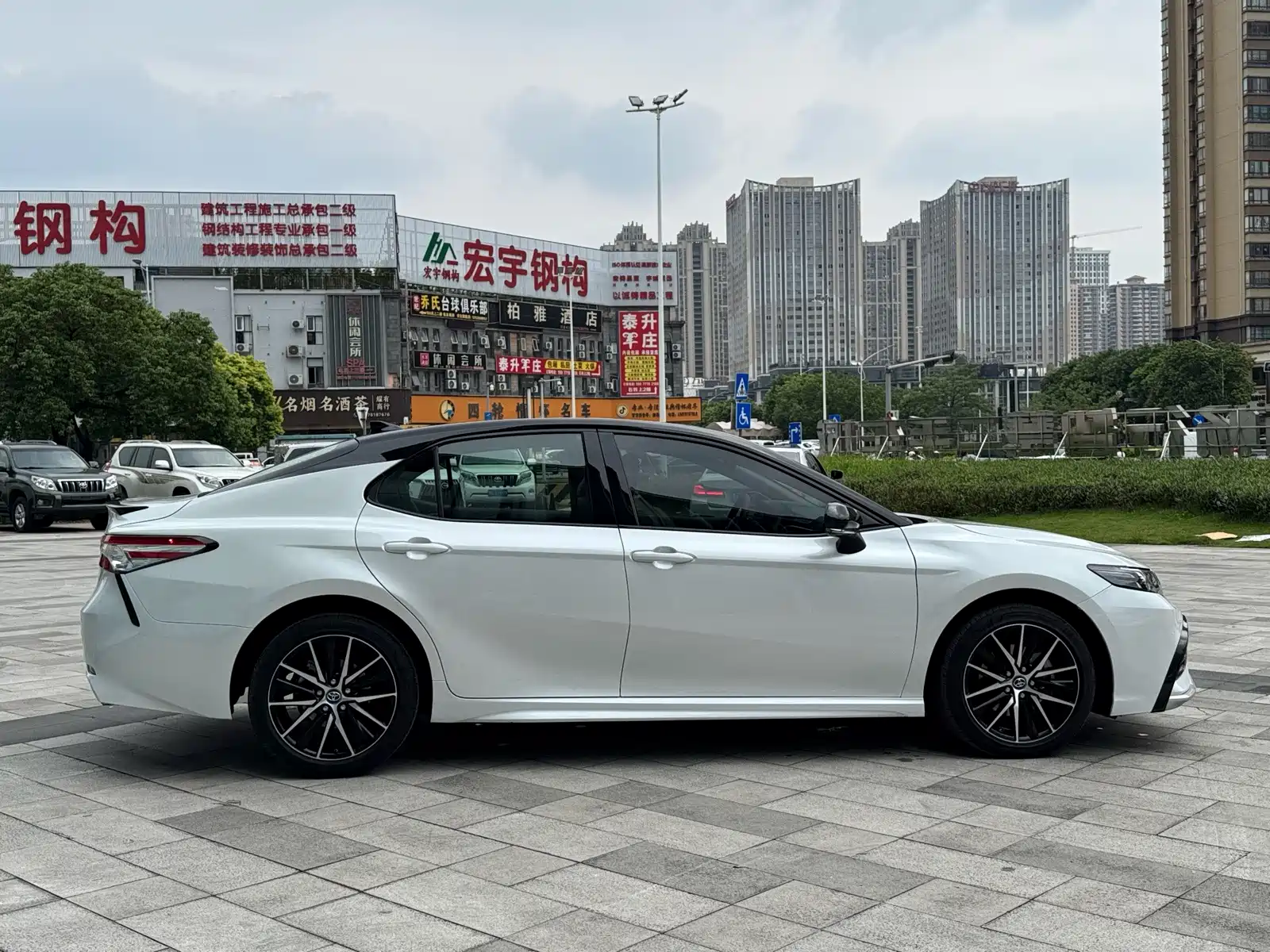 Фото 5 - Toyota Camry