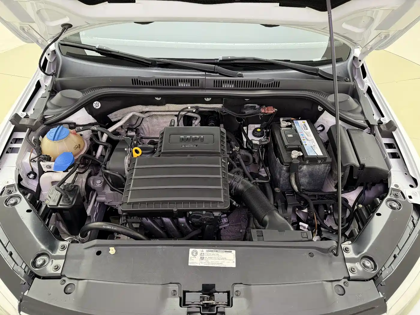 Volkswagen Sagitar 2018 1.6L Automatic Comfort фото 9
