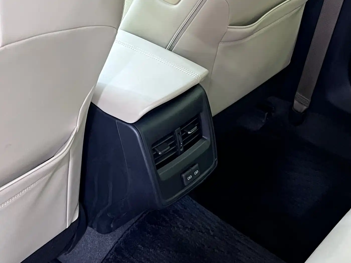 Toyota Avalon 2023 Hybrid 2.5L Luxury Edition фото 21