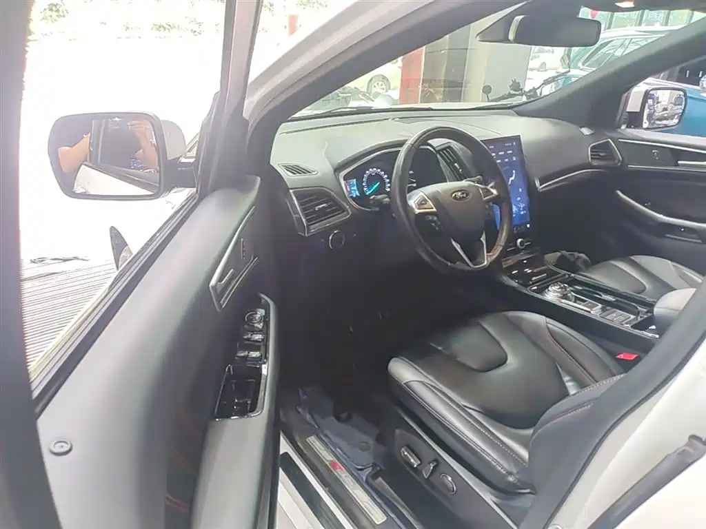 Фото 16 - Ford Edge