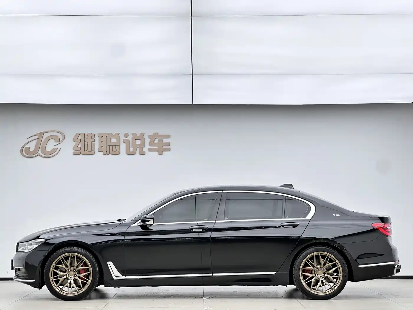 BMW 7 Series 2016 740Li Leading Edition фото 3