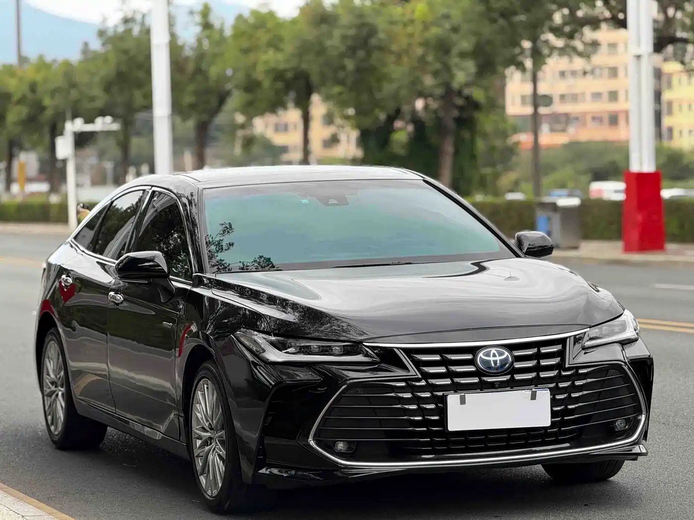 Toyota Avalon 2023 Hybrid 2.5L XLE Premium Edition фото 3