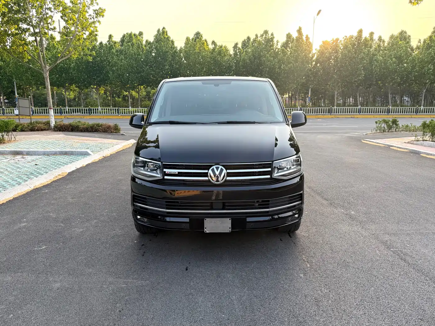 Volkswagen Multivan 2019 2.0TSI 4WD Premium 7-seater фото 2