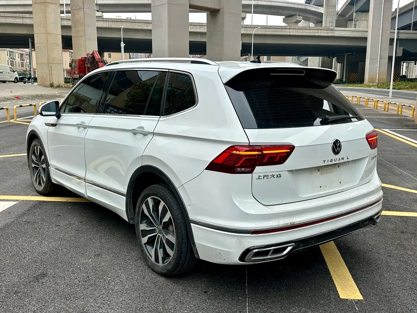 Volkswagen Tiguan L 2023 330TSI Auto 2WD R-Line Premium Edition фото 13