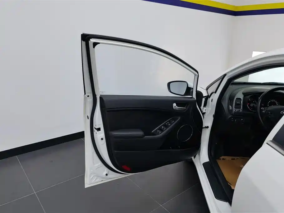 Kia K3 2016 1.6L Automatic GLS фото 7