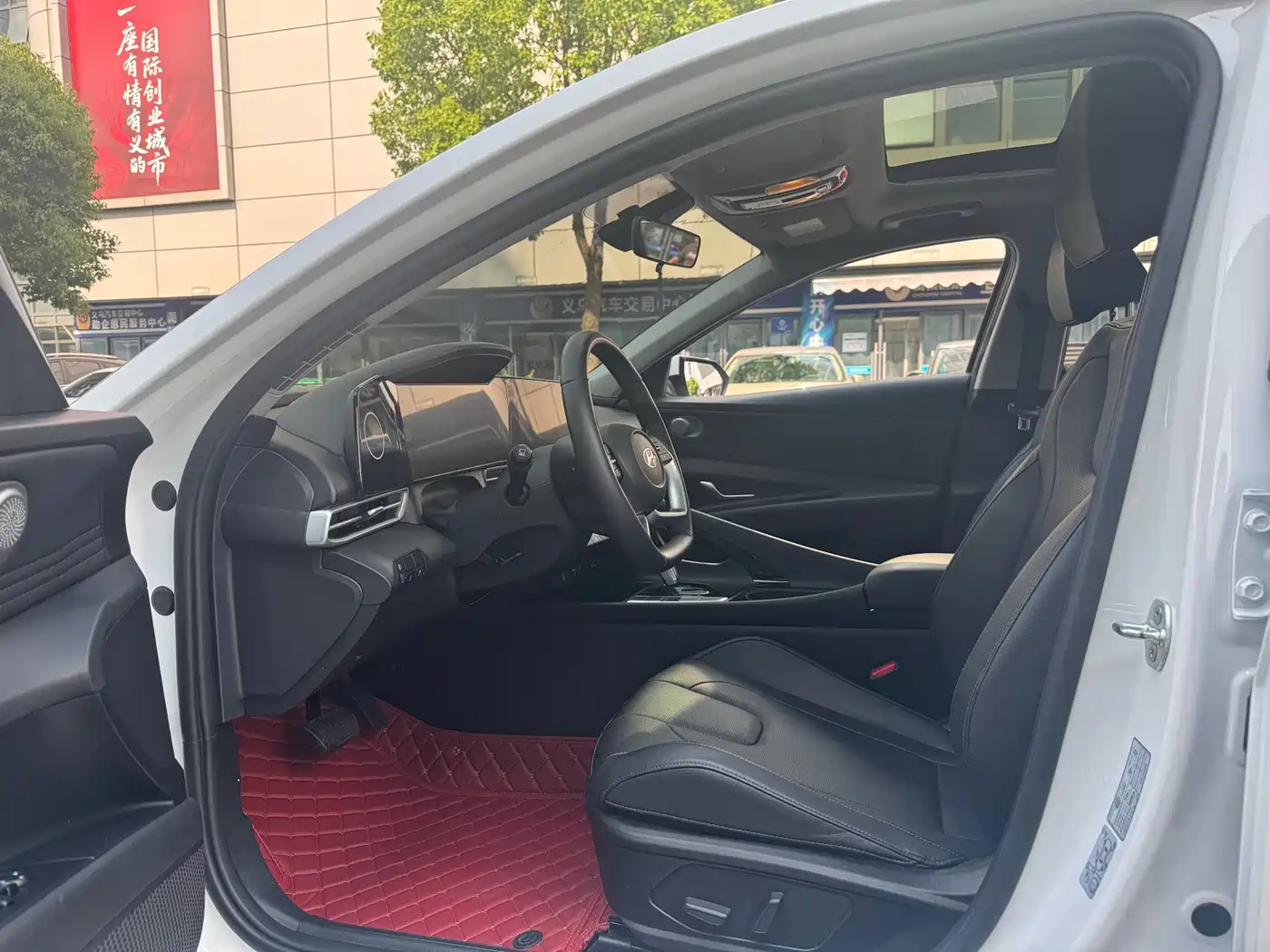 Hyundai Elantra 2023 Model 1.5L CVT LUX Premium Edition фото 9