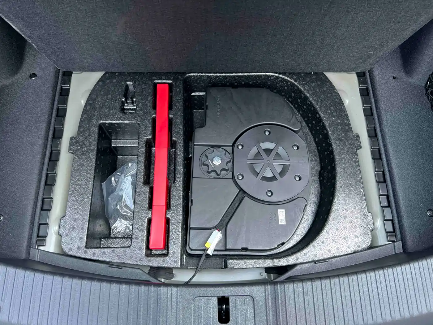 Hongqi H5 2024 2.0T Automatic Smart Connect Flag Smooth Edition фото 31