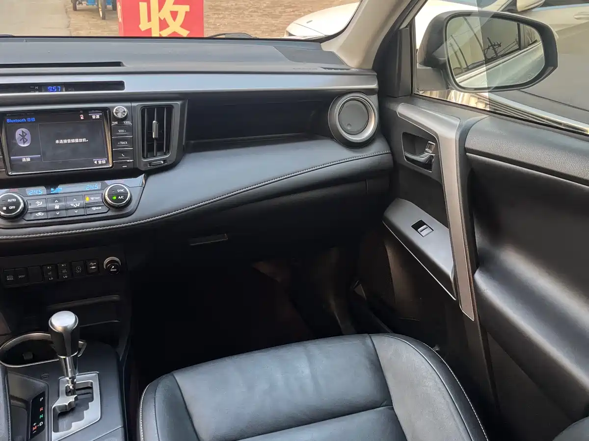 Toyota RAV4 Rongfang 2016 2.0L CVT 2WD Smart (China V) фото 4