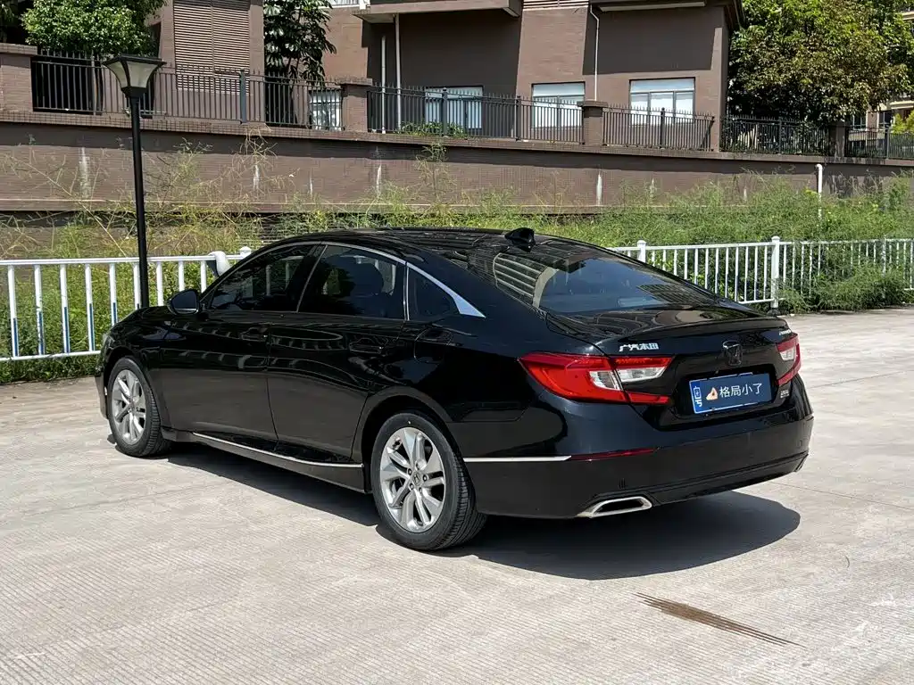Фото 7 - Honda Accord