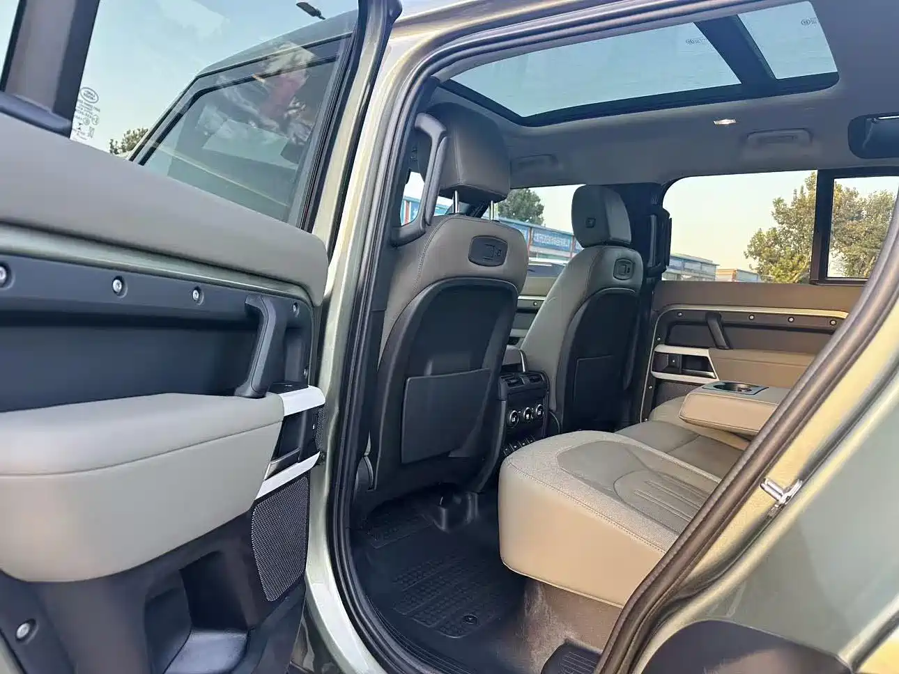 Land Rover Defender 2020 Model 110 P400 SE фото 9
