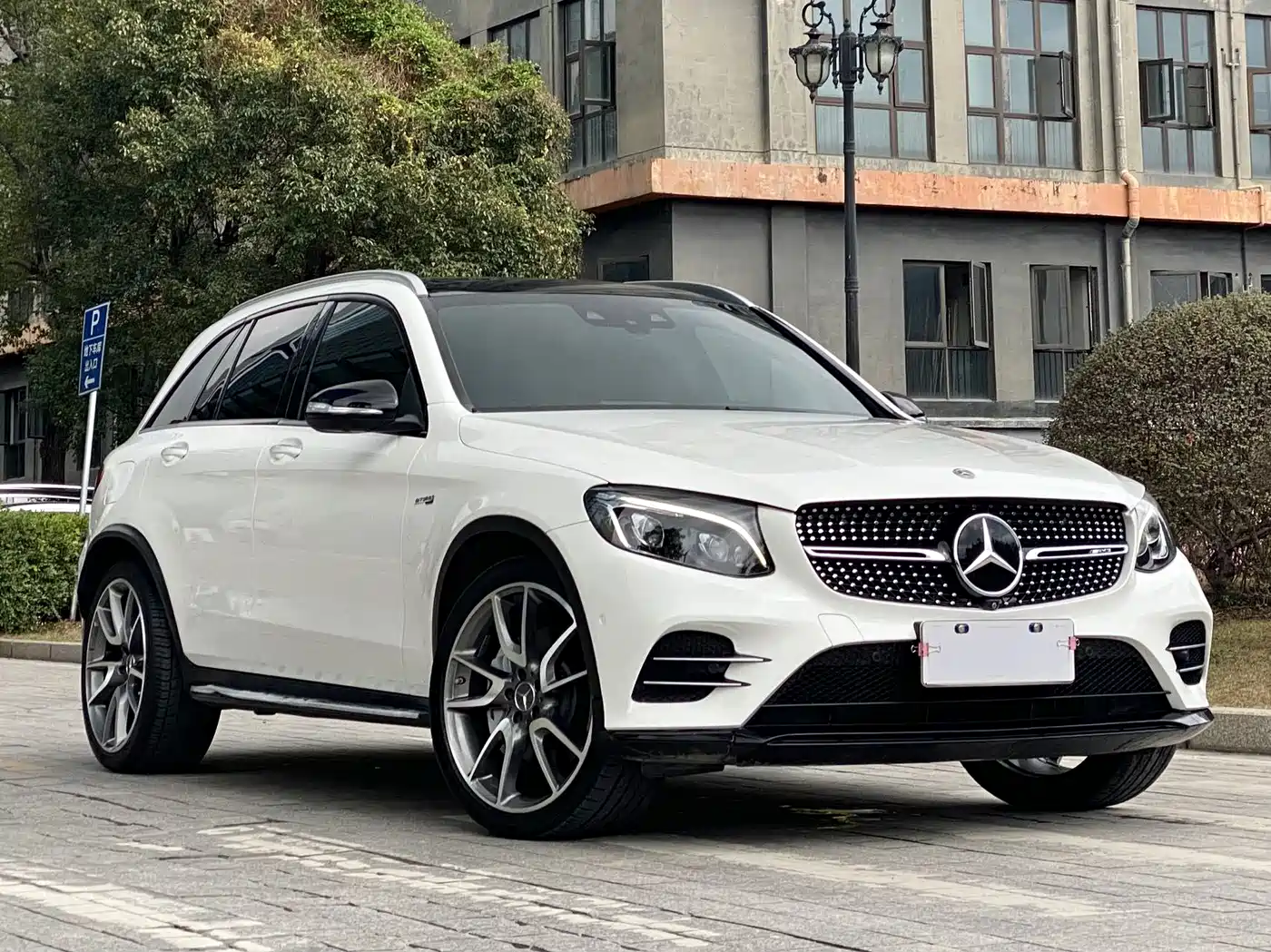 Mercedes-Benz GLC AMG 2017 AMG GLC 43 4MATIC Special Edition фото 5