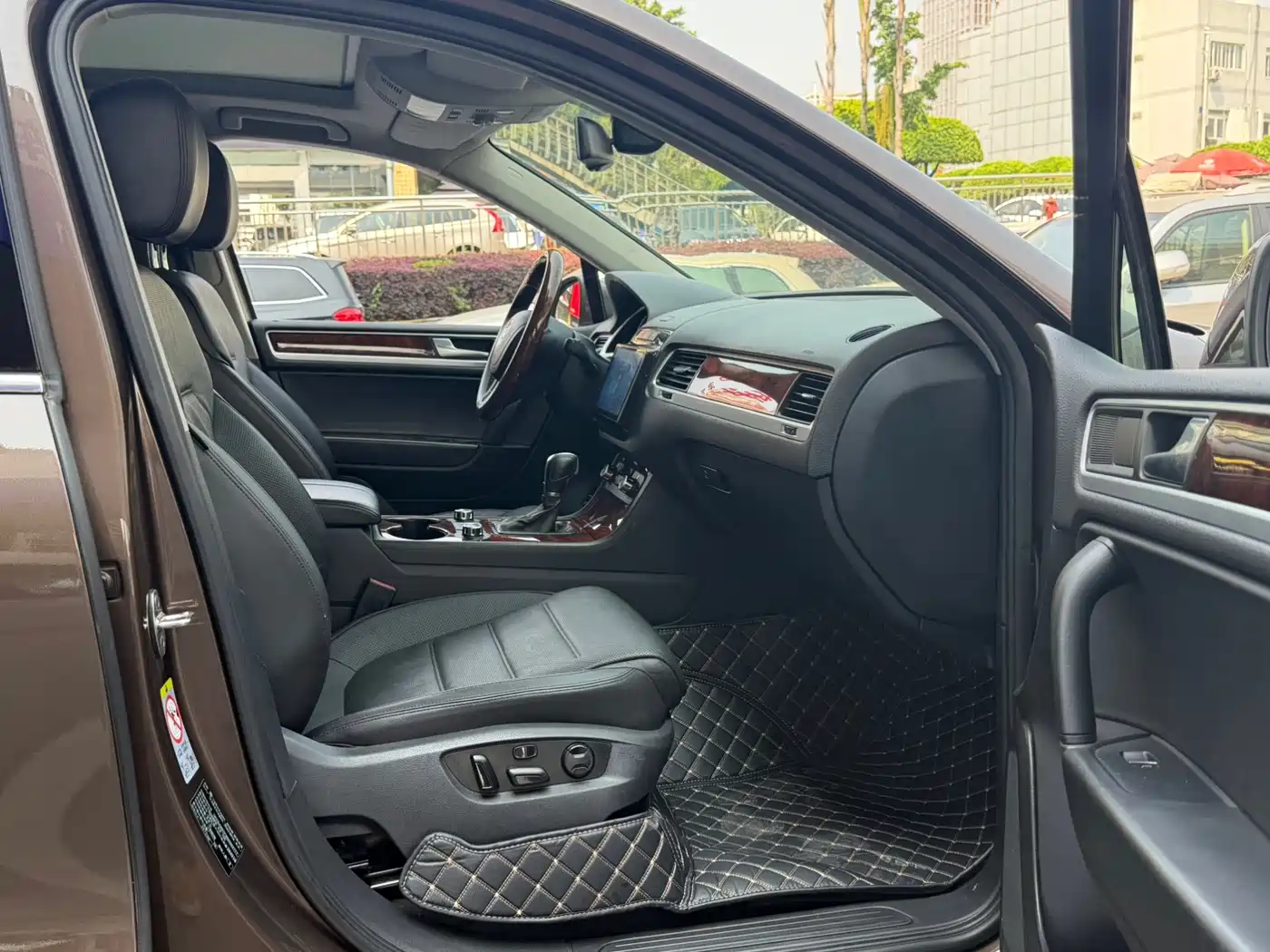 Volkswagen Touareg 2011 3.0TDI Diesel Comfort фото 7
