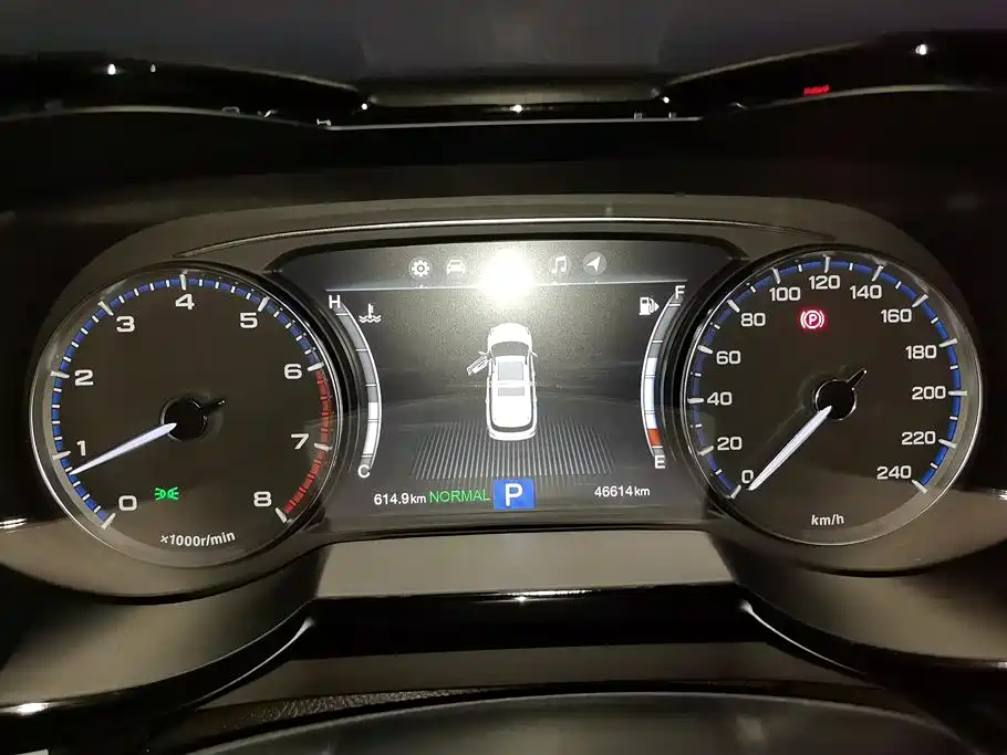 GAC Trumpchi Trumpchi GS7 2017 320T 2WD Luxury Smart Connect фото 14