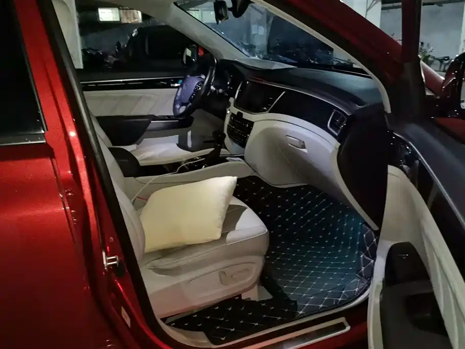 GAC Trumpchi Trumpchi GS7 2017 320T 2WD Luxury Smart Connect фото 8